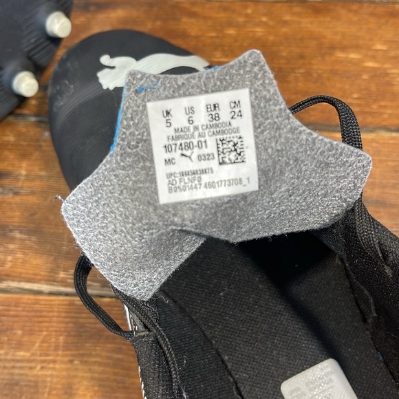 Puma Black and White Soccer Cleats youth 6 - Picture 7 of 7